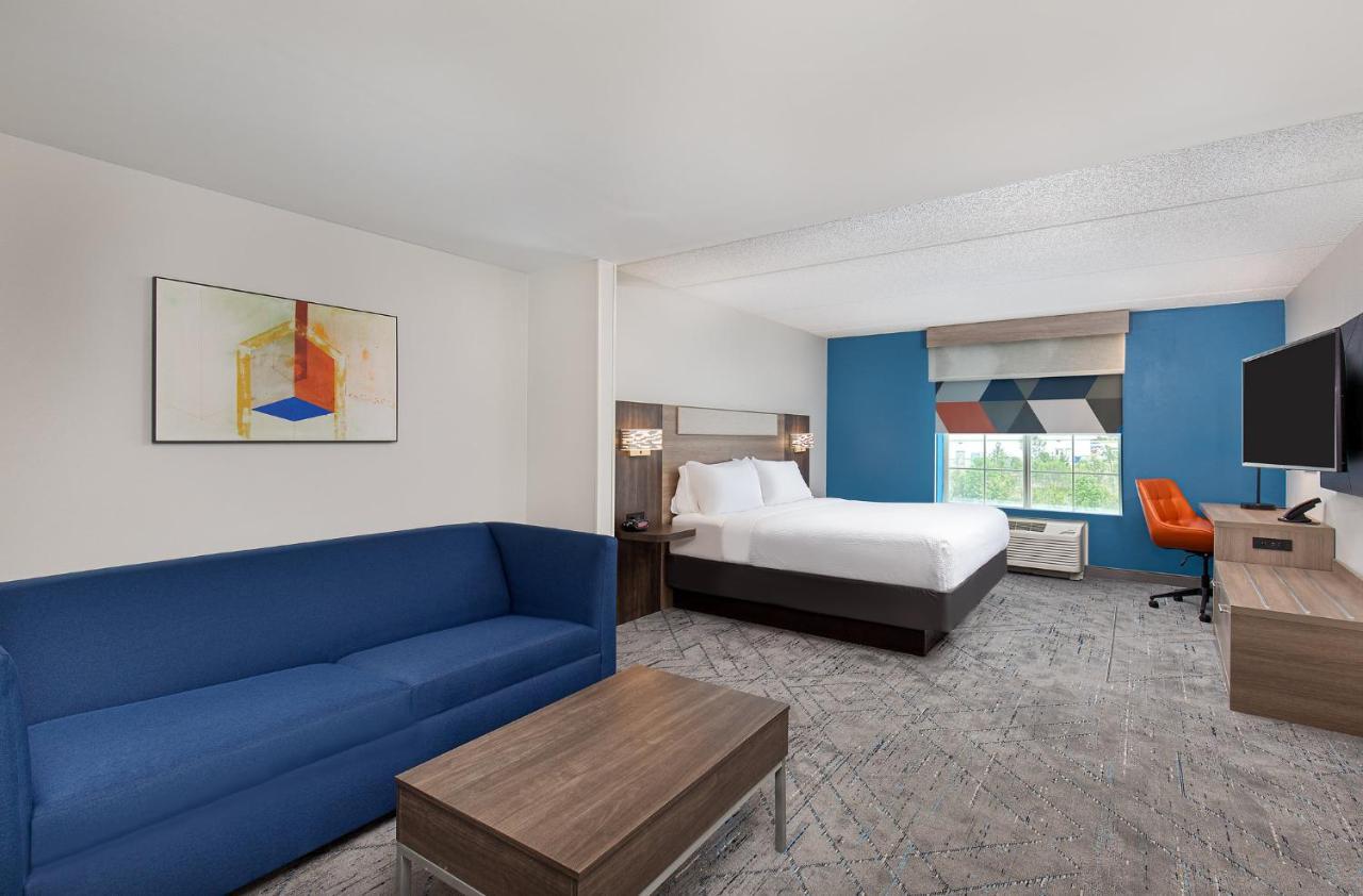 Holiday Inn Express & Suites Columbus At Northlake By Ihg Exterior photo