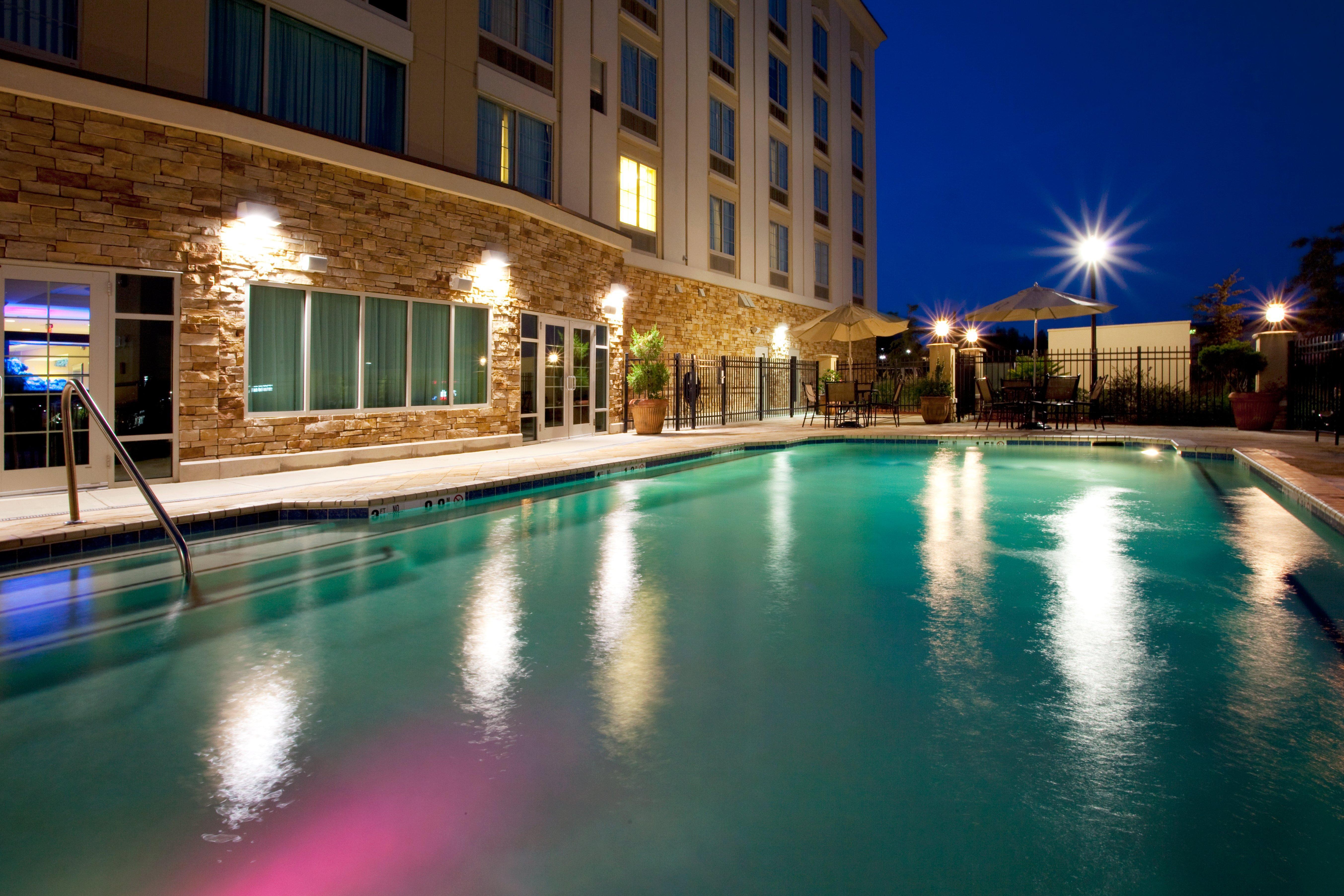 Holiday Inn Express & Suites Columbus At Northlake, An Ihg Hotel Exterior photo